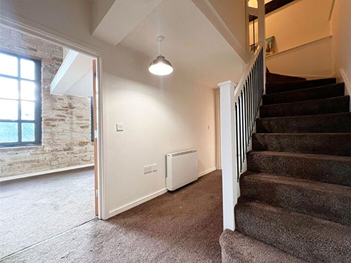 1 Bedroom Apartment For Sale In Stoney Lane, Longwood, HD3