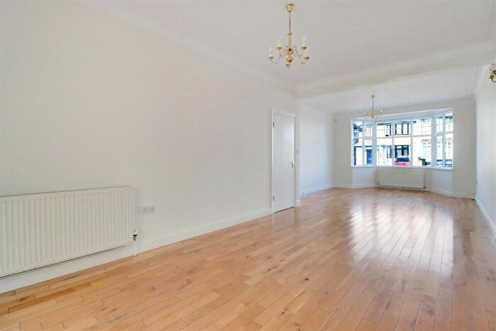 3 Bedroom House To Rent In Leeside Crescent, Temple Fortune, London, NW11