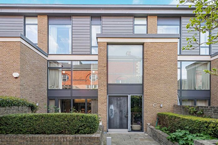 3 Bedroom Flat For Sale In Kings Road, Chelsea, SW3