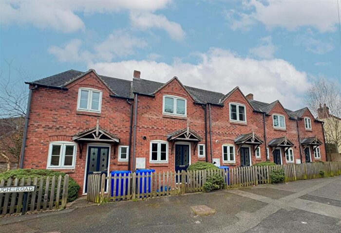 3 Bedroom Town House To Rent In Brough Road, Whinshill, DE15