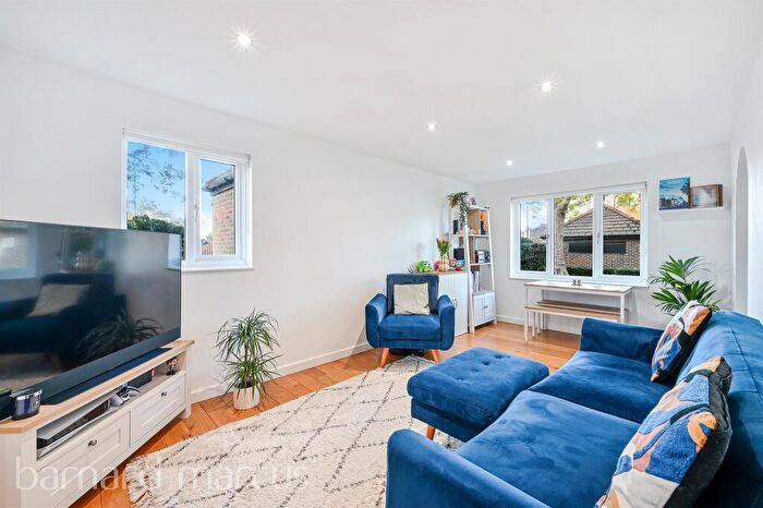 1 Bedroom Flat For Sale In Cotswold Way, Worcester Park, KT4