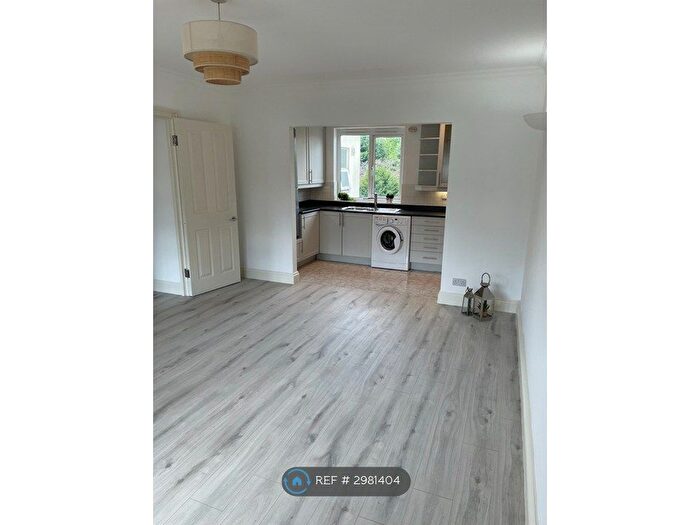 2 Bedroom Flat To Rent In Raleigh Road, Richmond, TW9