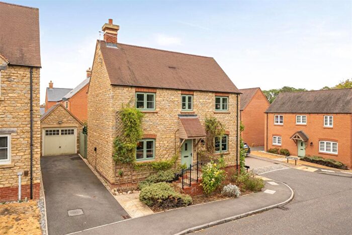 4 Bedroom Detached House For Sale In Drayson Way, Towcester, NN12
