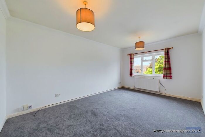 1 Bedroom Flat To Rent In Lyndale Court, West Byfleet, KT14