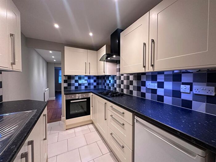 2 Bedroom Flat To Rent In B Hythe Road, Ashford, TN24