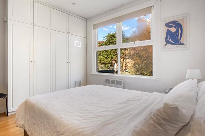 Apartment To Rent In Causton Road, London, N6