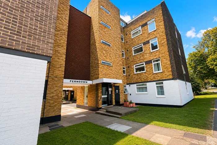 2 Bedroom Flat To Rent In Ferndown, South Woodford, E18