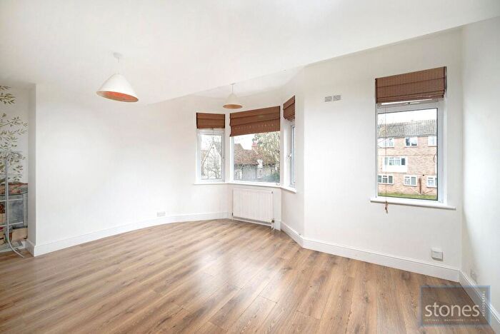2 Bedroom Apartment For Sale In Hampden Road, London, N10