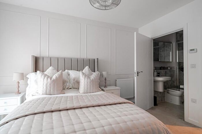 2 Bedroom Apartment To Rent In Broad Lane, Bracknell, RG12