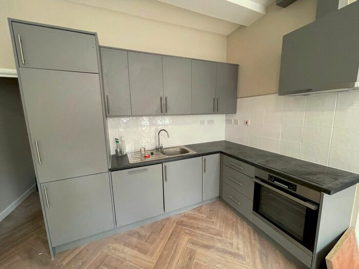 Studio To Rent In High Road, Ilford, IG1