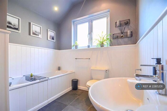 2 Bedroom Flat To Rent In Crowstone Road, Westcliff-On-Sea, SS0