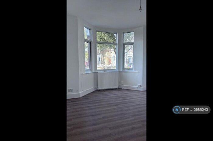 1 Bedroom Flat To Rent In Montague Road, London, E11