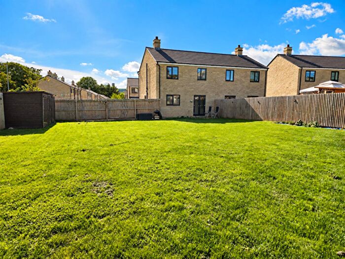 3 Bedroom Semi-Detached House For Sale In Mill Gardens, Silsden, BD20
