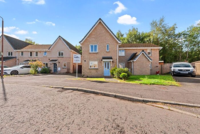 3 Bedroom Semi-Detached House For Sale In Targe Wynd, Stirling, FK7