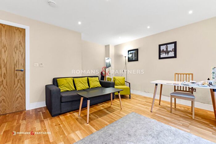 3 Bedroom Flat To Rent In Elite House, Limehouse, E14