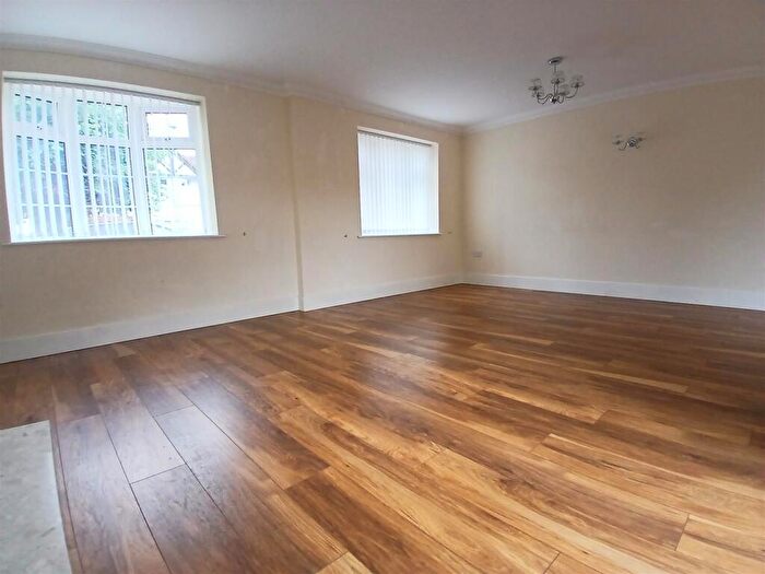 4 Bedroom Detached House For Sale In Glebe Road, Hinckley, LE10