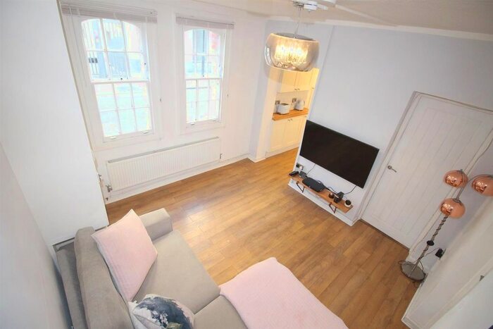 1 Bedroom Flat To Rent In Rawstorne Street, London, EC1V