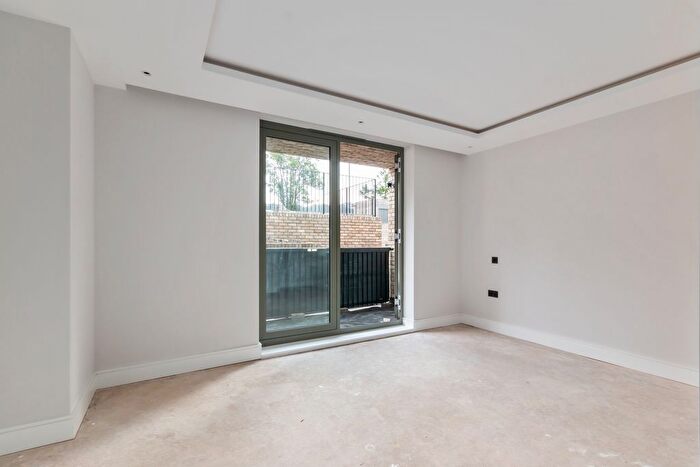 2 Bedroom Flat To Rent In Cockfosters Road, Barnet, EN4