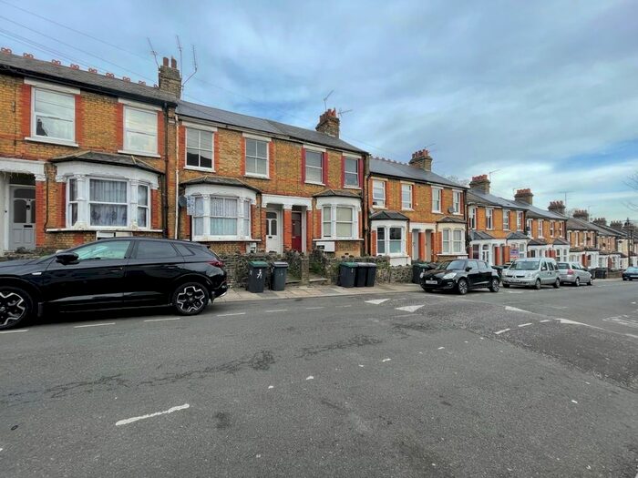 2 Bedroom Flat To Rent In Steele Road, London, N17