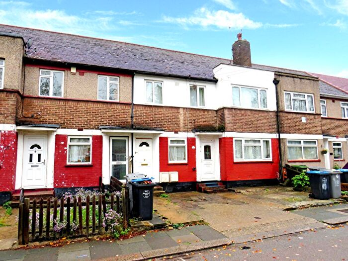 2 Bedroom Maisonette For Sale In Milford Gardens. Wembley, Middlesex, HA0