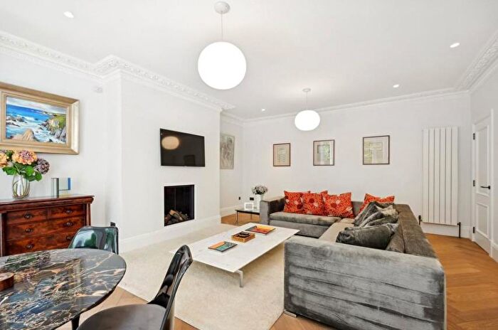 3 Bedroom Apartment To Rent In Park Road, Marylebone, London, NW1
