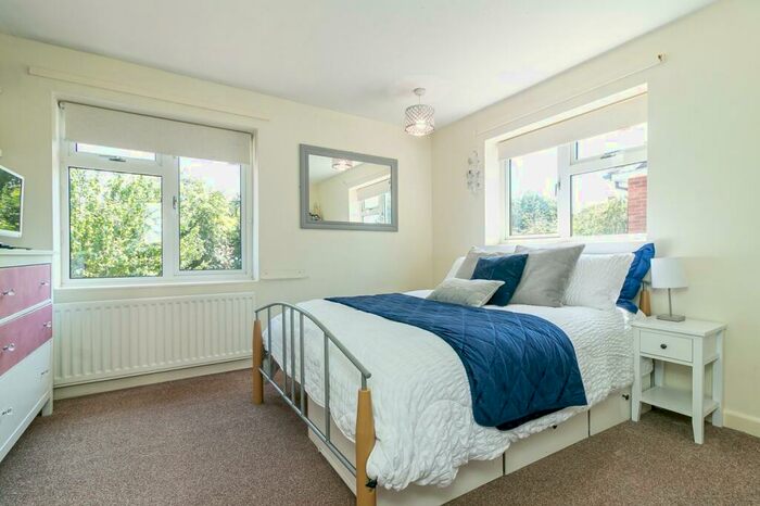 3 Bedroom Semi-Detached House For Sale In Waysbrook, Letchworth Garden City, SG6