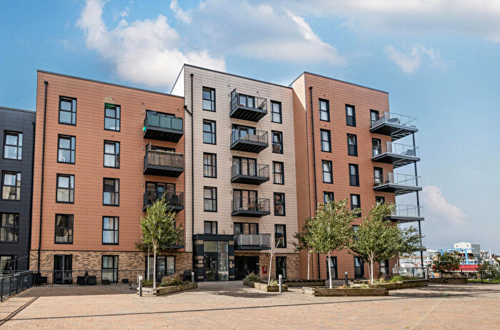 2 Bedroom Flat For Sale In Thomas Blake Avenue, Southampton, Hampshire, SO14