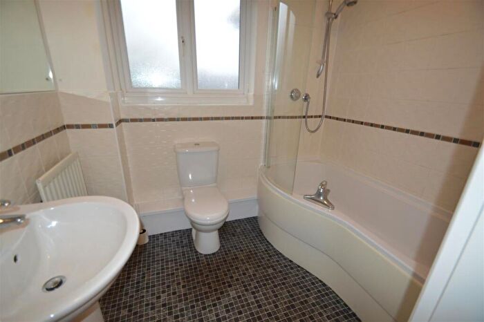 2 Bedroom Apartment To Rent In Waterside, Sale, M33