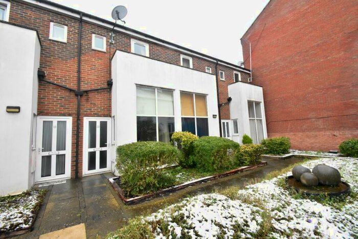 1 Bedroom Terraced House To Rent In Coopers Mews, Adelaide Street, Luton, Bedfordshire, LU1