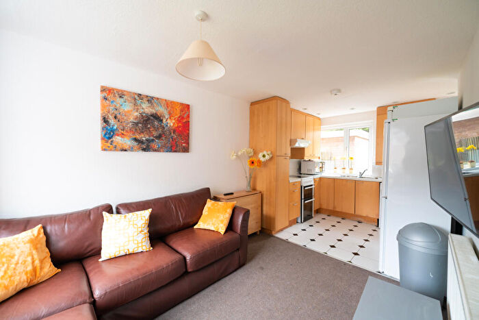 5 Bedroom House To Rent In Leahurst Crescent, Harborne, West Midlands, B17