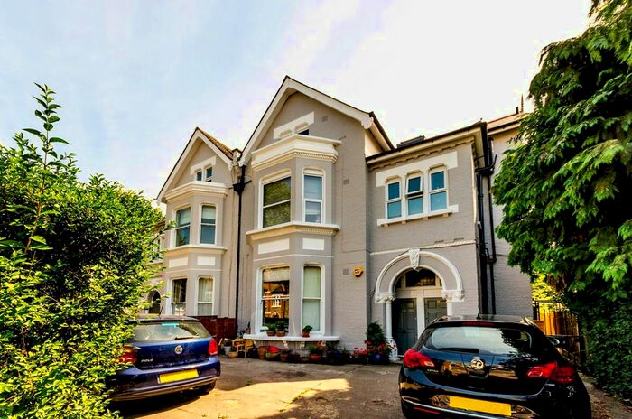 2 Bedroom Flat To Rent In Earlsfield Road, Earlsfield, London, SW18