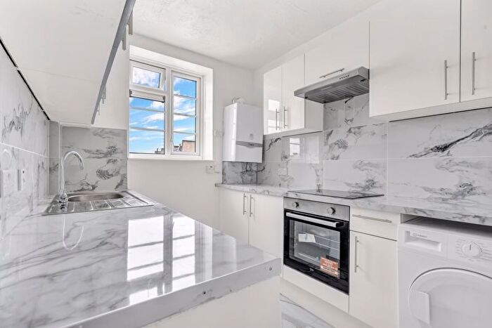 5 Bedroom Flat To Rent In John Dwight House, Fulham, London, SW6