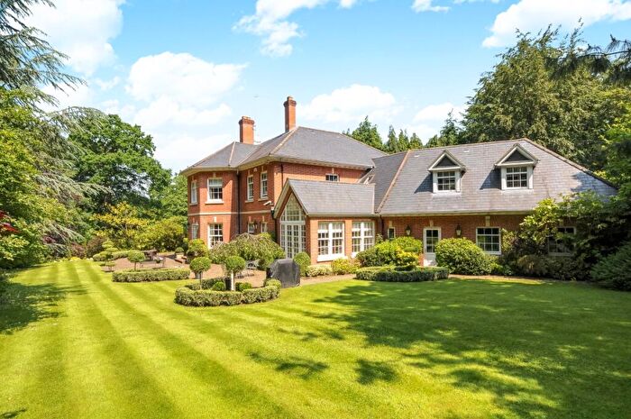 5 Bedroom Detached House To Rent In Albany Close, Esher, KT10