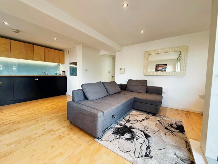2 Bedroom Flat To Rent In Saxton, The Avenue, Leeds, LS9