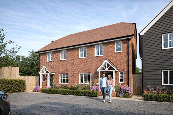 3 Bedroom Semi Detached House For Sale In Fuggle Hop Close, Tongham, Surrey, GU10