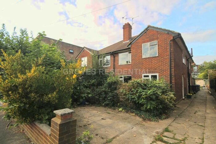 2 Bedroom Maisonette To Rent In Sycamore Grove, New Malden, KT3