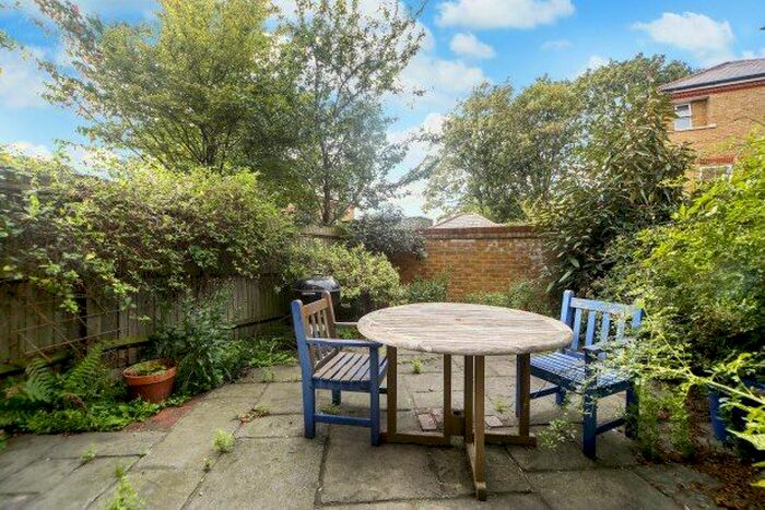 4 Bedroom Property To Rent In Malthouse Drive, Chiswick, W4