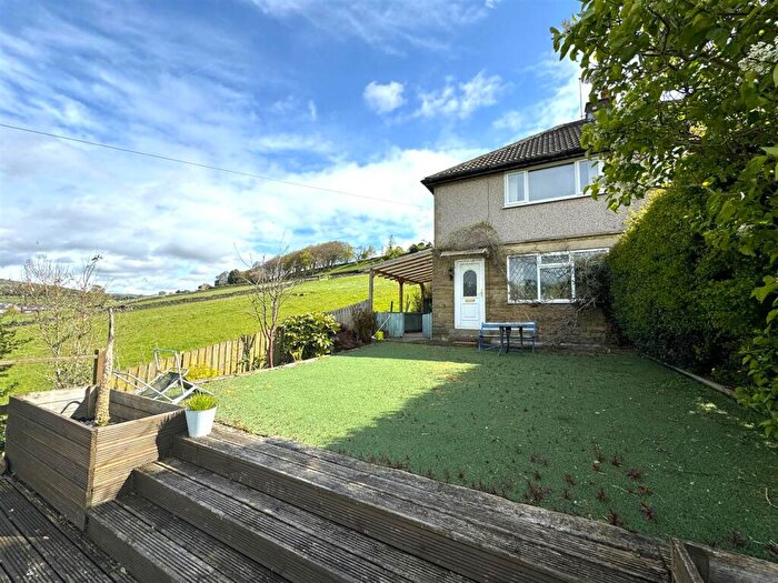 2 Bedroom House To Rent In Cooperfields, Luddendenfoot, HX2