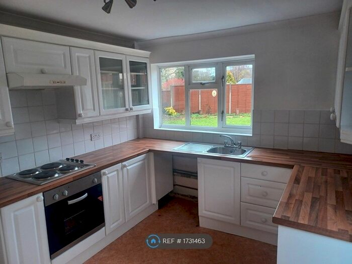 2 Bedroom Bungalow To Rent In The Henrys, Thatcham, RG18