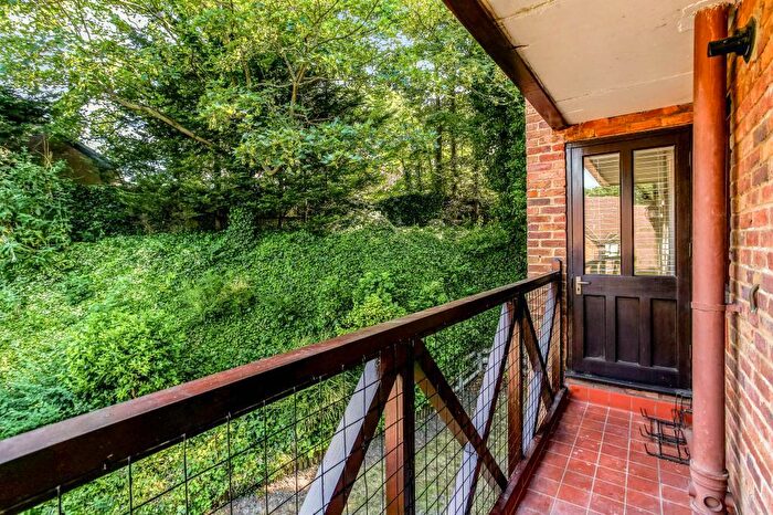 2 Bedroom Apartment For Sale In Sunning House, Sunninghill, SL5