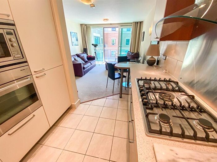 1 Bedroom Flat For Sale In Dolphin Quays, The Quay, Poole, BH15