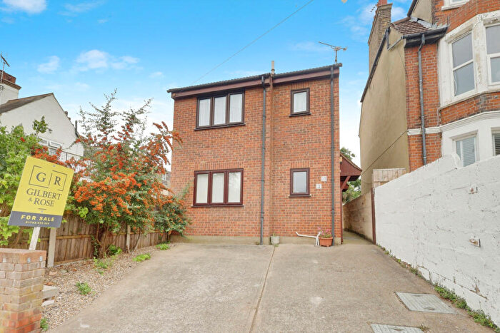 1 Bedroom Flat For Sale In Cromer Road, Southend-on-sea, SS1