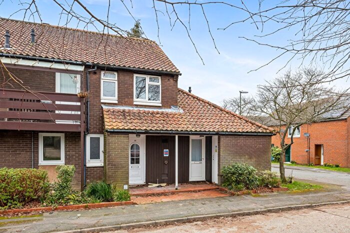 1 Bedroom Bungalow For Sale In Siskin Close, Horsham, RH12