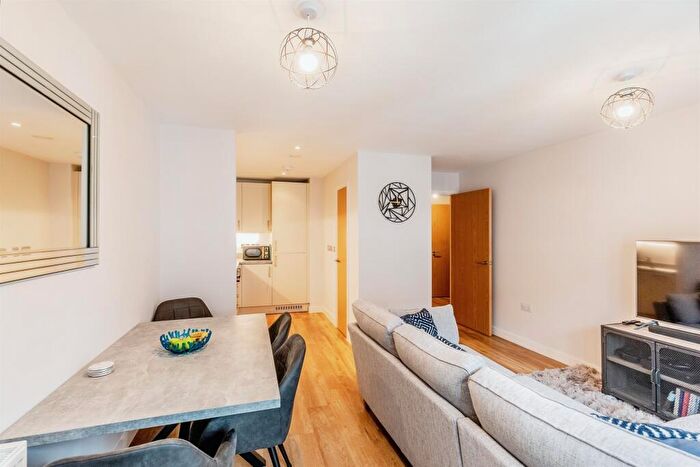 1 Bedroom Flat For Sale In Rope Walk, Bristol, BS1