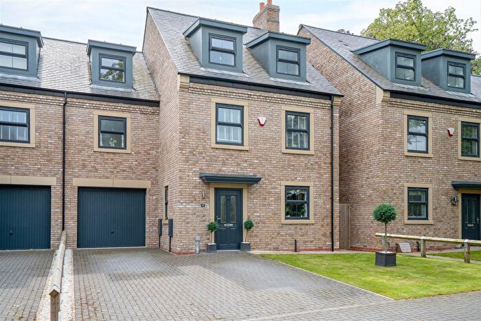 5 Bedroom Detached House To Rent In Mount Vale Gardens, Off Tadcaster Road, York, YO24