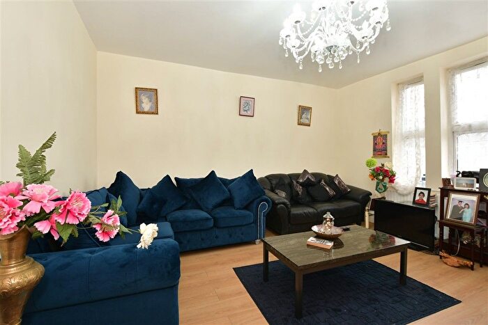 2 Bedroom Flat For Sale In Boleyn Road, London, E7