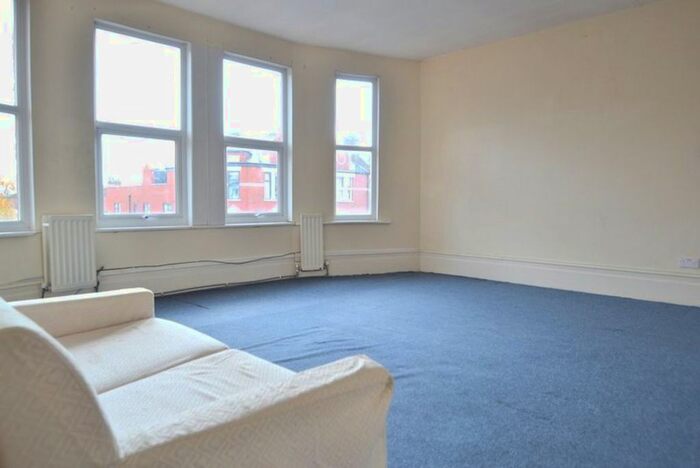 2 Bedroom Flat To Rent In Ballards Lane, London, Finchley, N3