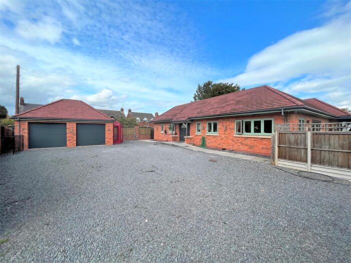 4 Bedroom Detached Bungalow For Sale In Colliery Lane, Linton, Swadlincote, DE12