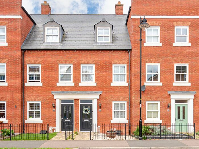 3 Bedroom Town House For Sale In Anglia Way, Great Denham, MK40