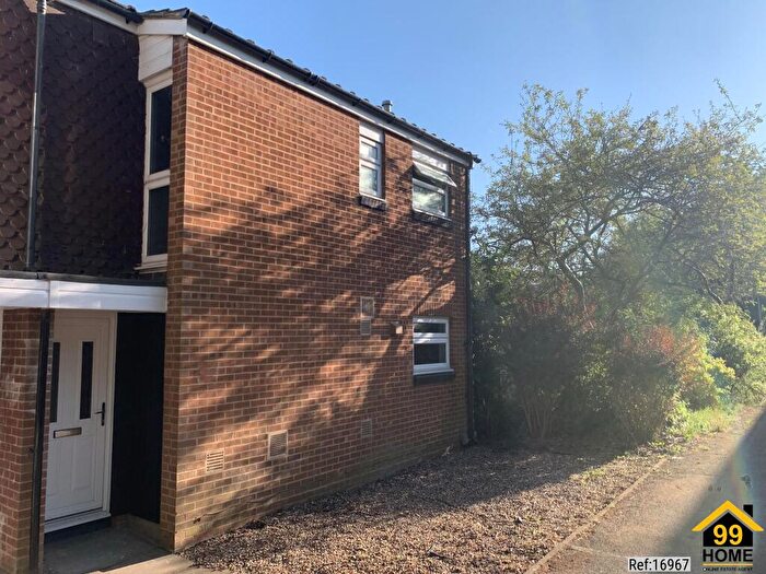 2 Bedroom End Of Terrace House For Sale In Drovers Way, Hatfield, Hertfordshire, AL10